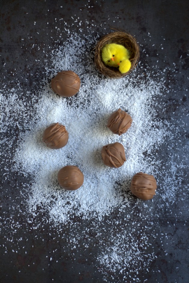 Oeufs en chocolat à la noix de coco