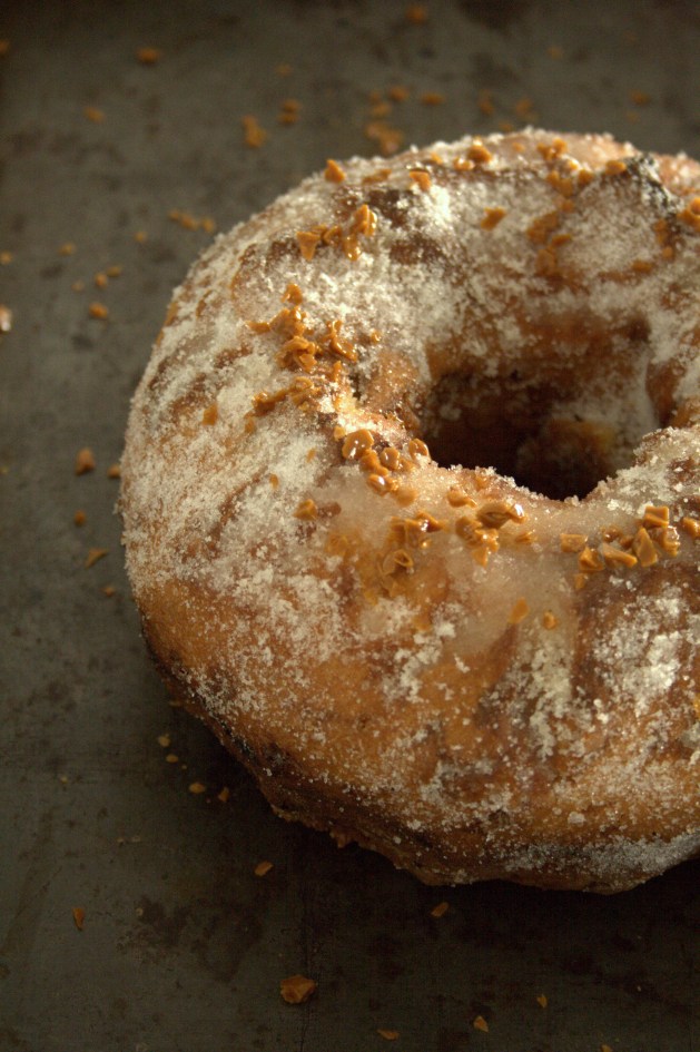 Gâteau à la fleur d'oranger et au caramel au beurre salé